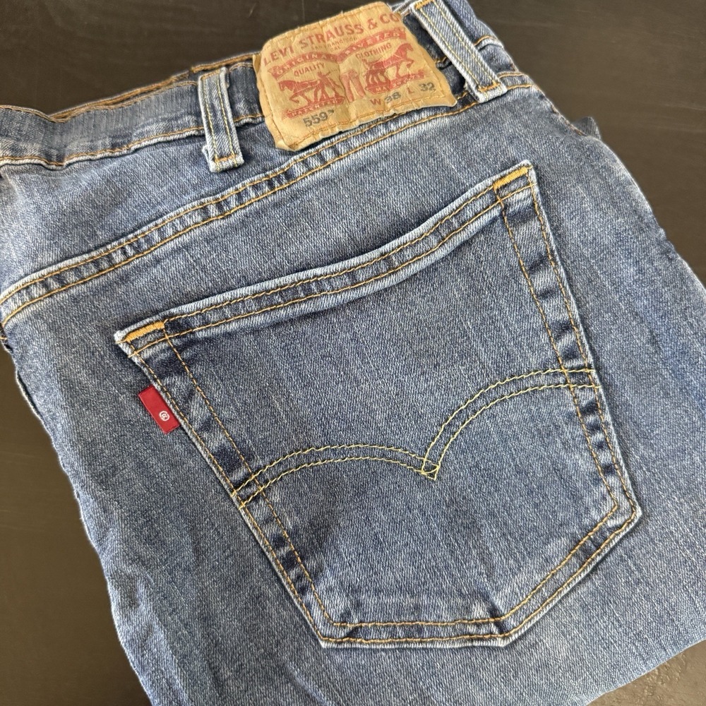 Levis 559 Relaxed Straight fit Jeans Mens 38x32 Fits 36x32 Medium Wash Rugged